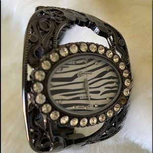 💄 Zebra and rhinestone cuff watch